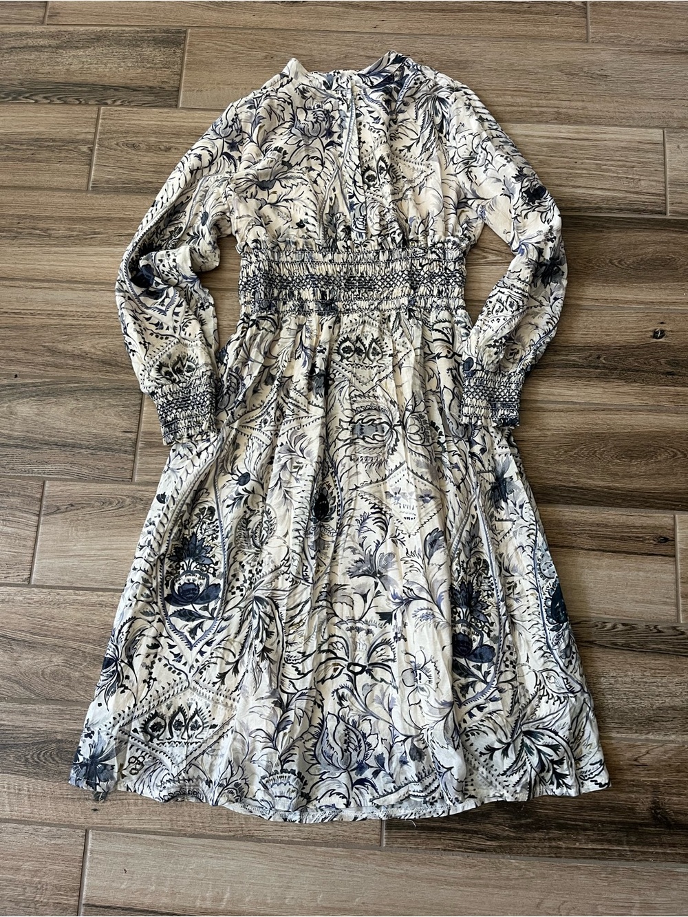 NOVELLA Smocked Waist Floral Midi Dress - Navy & White EUC